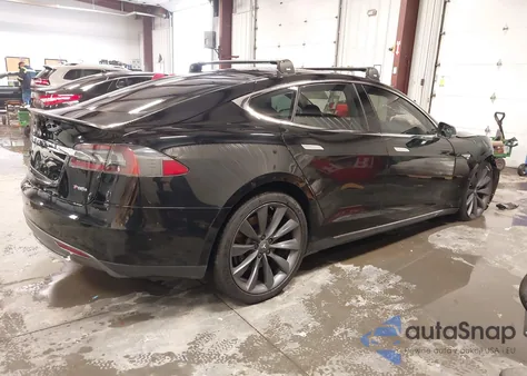 2013 Tesla Model S Performance z USA, uszkodzony, nr VIN 5YJSA1DPXDFP14812